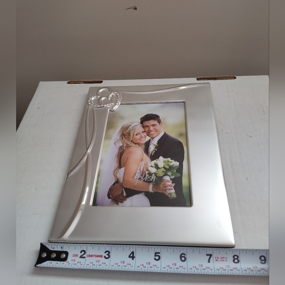 NWT silver plated picture frame with engraved zirconia hearts - Picture 4 of 8